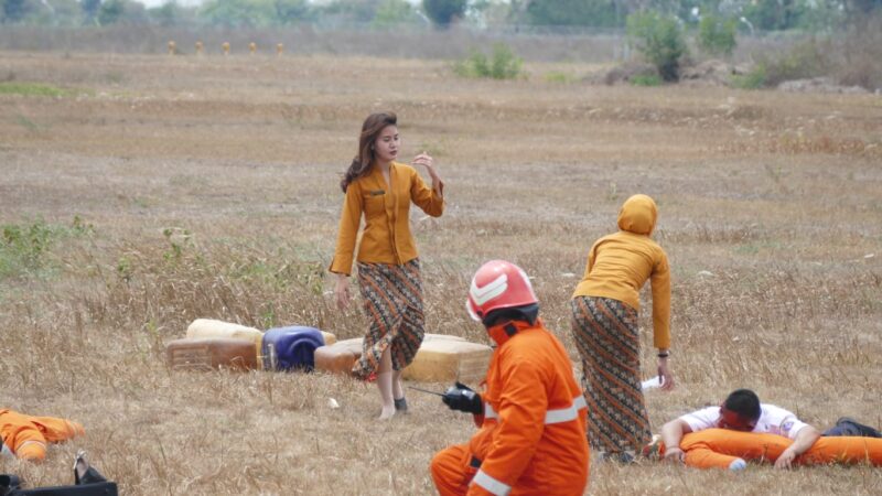 Simulasi penanganan kecelakaan pesawat di Bandara Lombok (Anwar untuk Koran Mandalika)