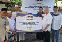 Anggota DPR RI Rachmat Hidayat meresmikan rehab pembangunan kubah masjid di Batukliang, Lombok Tengah (Didu untuk Koran Mandalika)
