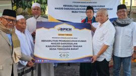 Anggota DPR RI Rachmat Hidayat meresmikan rehab pembangunan kubah masjid di Batukliang, Lombok Tengah (Didu untuk Koran Mandalika)