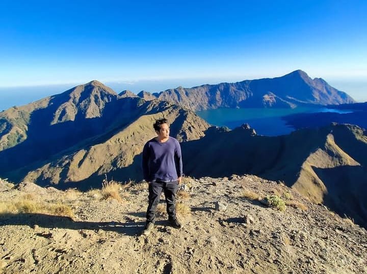 Pemandangan Danau Segara Anak dari Bukit Kondo jalur Aik Berik Lombok Tengah (Wawan/Koran Mandalika)