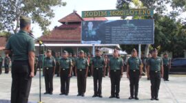 Upacara kenaikan pangkat anggota Kodim Lombok Tengah (Muharal untuk Koran Mandalika)