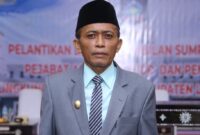 Bupati Lombok Tengah Lalu Pathul Bahri menyebut penerapan absensi online ada positif dan negatifnya sehingga perlu dievaluasi (Diskominfo untuk Koran Mandalika)