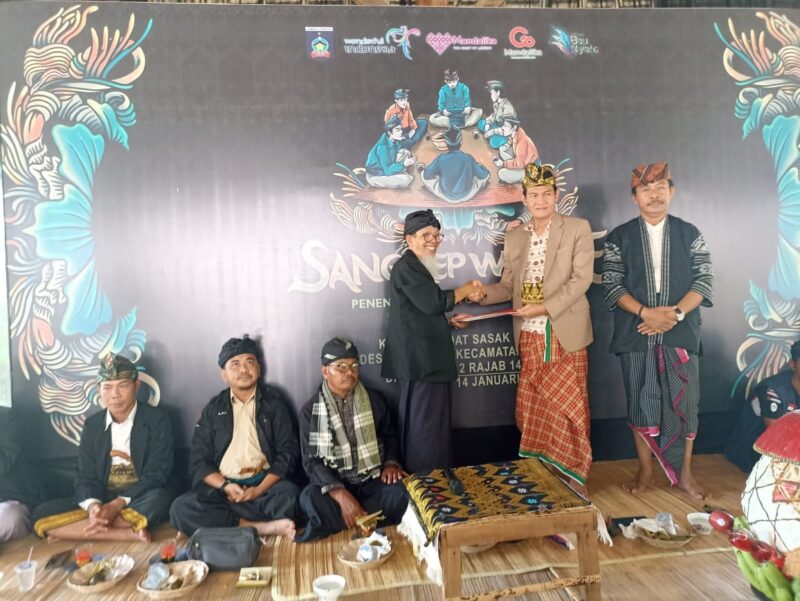Pemerintah bersama tokoh adat dan budaya di Lombok Tengah menggelar Sangkep Warige penentuan bau nyale (Istimewa)