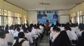 BLK Lombok Tengah melatih 208 masyarakat demi menciptakan SDM terampil dan kompeten.