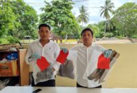 Kasat Reskrim Polres Lombok Tengah AKP Hizkia Siagian menunjukkan barang bukti dari kasus pembunuhan wanita di Desa Kawo (Humas Polres Lombok Tengah)