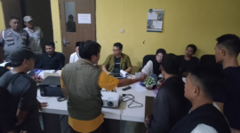 Rapat pleno di Kecamatan Jonggat, Kabupaten Lombok Tengah, ricuh. (Wawan/Koran Mandalika)