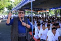 Mantan Bupati Lombok Tengah H. Moh. Suhaili FT saat kumpul bersama para ASN (Istimewa )