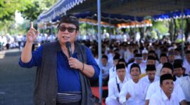 Mantan Bupati Lombok Tengah H. Moh. Suhaili FT saat kumpul bersama para ASN (Istimewa )