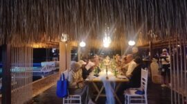 Dubes negara-negara Arab sedang menikmati makan malam di Lantis Beach Club Selong Belanak (Wawan/Koran Mandalika)