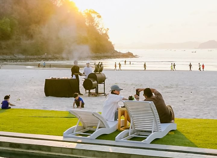 Pemandangan yang bisa wisatawan dapatkan di Lantis Beach Club Selong Belanak (Instagram Lantisclub)