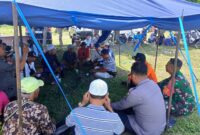 Wakil Bupati Lombok Tengah Muhamad Nursiah mengunjungi keluarga dokter Lalu Wisnu di Lancing (Fany)