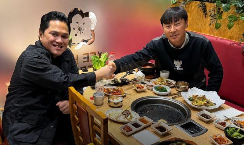 Erick Thohir dan Shin Tae Yong saat menikmati makanan khas Korea (Instagram Erick Thohir)
