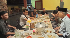 Forum Media Online (Formen) Lombok Tengah menggelar rapat usai buka bersama atau bukber di Praya. (Wawan/Koran Mandalika)