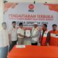 Haji Achmad Puaddi menyerahkan dokumen pendaftaran kepada DPD PKS Lombok Tengah untuk Pilkada 2024