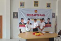 TGH Mala Syar'i menjadi pendaftar pertama di DPC Gerindra Lombok Tengah (Wawan/Koran Mandalika)