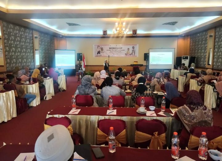 Yayasan LombokCare menggelar seminar terkait penanganan kasus kaki pengkor di Lombok Tengah (Wawan/Koran Mandalika)