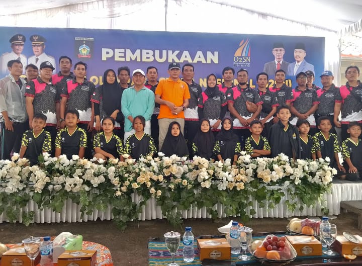 Bupati Lombok Tengah Lalu Pathul Bahri membuka O2SN antar SD/SMP tingkabupaten 