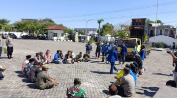 PMII Cabang Lombok Tengah gelar aksi demonstrasi di Gedung DPRD setempat (Ahmad Sakurniawan/Koran Mandalika)