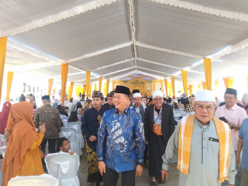 Lalu Muhamad Iqbal mendapat dukungan TGH Fadli Fadil Thohir untuk bertarung pada Pilgub NTB 2024. Mereka bertemu di Desa Monggas, Lombok Tengah (Ahmad Sakurniawan/ Koran Mandalika)