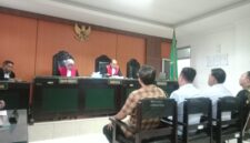 Proses sidang kasus penggelapan mobil di Pengadilan Negeri Praya (istimewa)