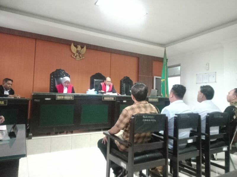 Proses sidang kasus penggelapan mobil di Pengadilan Negeri Praya (istimewa)