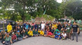 Bupati Lombok Tengah Lalu Pathul Bahri mengajak ASN bersihkan sampah di Taman Wisata Tastura Praya (Ahmad Sakurniawan/Koran Mandalika)