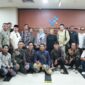 Foto bersama pihak Kementerian Komdigi, Sekwan DPRD Loteng, dan insan pers (Lukman untuk Koran Mandalika)