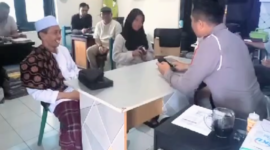 Pelanggar lalu lintas saat disuruh mengaji (tangkapan layar)