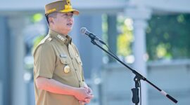 Gubernur NTB Lalu Muhamad Iqbal saat pimpin apel perdana di Kantor Kegubernuran (Kominfotik NTB)