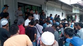 Merasa Dirugikan, Puluhan Driver Online Geruduk Kantor Grab Mataram (Achmad Chumaidi/Koran Mandalika)