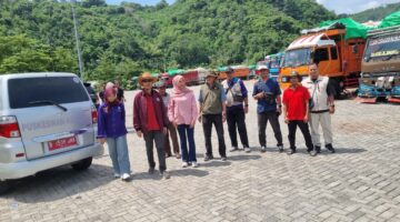 Setelah menandatangani Peraturan Gubernur (Pergub) tentang tes PCR ternak dapat dilakukan di NTB, Pemprov NTB dihadapkan dengan antrean ternak di Pelabuhan Gili Mas, Lombok Barat. (Istimewa)