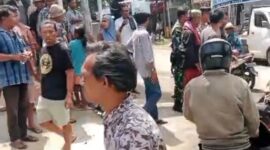 Warga Selong Belanak nyaris bentrok dengan orang suruhan pemilik supermarket. Warga menolak pembangunan ritel modern (tangkapan layar)