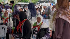 Rombongan jemaah calon haji saat kumpul pelepasan di Masjid Agung Praya (Ahmad Sakurniawan/Koran Mandalika)