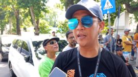 Koordinator aksi, Rudy mengatakan di dalam revisi Peraturan Menteri Perhubungan (Permenhub) nomor 266 dan 1001 dikatakan potongan aplikator sebanyak 15% plus 5% (Ahmad Chumaidi/Koran Mandalika)