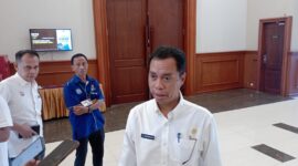 Kepala Dinas Pemuda dan Olahraga NTB Haji Wirawan mengatakan rapat kerja yang dihadiri 213 peserta itu bertujuan untuk sukseskan Fornas VIII di NTB. (Ahmad Chumaidi/Koran Mandalika)