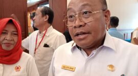 Sekertaris Daerah (Sekda) NTB Lalu Gita Ariadi memberikan kepercayaan kepada Kepala Dinas Pemuda dan Olahraga (Dispora) NTB Haji Wirawan untuk mengawasi proses persiapan Fornas VIII 2025. (Ahmad Chumaidi/Koran Mandalika)