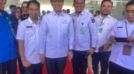 Menkes RI Budi Gunadi Sadikin didampingi Kepala Dinas Kesehatan Lombok Tengah dan Direktur RSUD Praya usai resmikan Klinik As-Syifa Qomarul Huda Bagu (Ahmad Sakurniawan/Koran Mandalika)