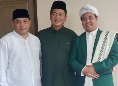 Pengurus NW Anjani saat foto bersama dengan Gubernur NTB Lalu Muhamad Iqbal (ist)