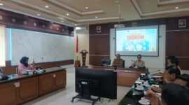 Bappenda Provinsi NTB mengumumkan soal Gebyar Diskon Pajak Kendaraan Bermotor. (Ahmad Sakurniawan/Koran Mandalika)