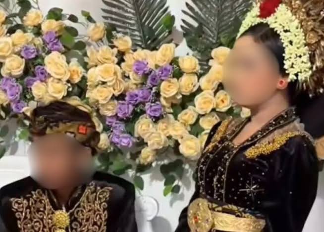 Pasangan pengantin anak yang viral di Lombok Tengah (ist)