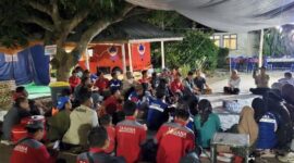 Dapur Tagana ditutup dengan makan bersama antara Kadis Sosial, relawan Tagana, dan petugas lainnya yang juga ikut terlibat dalam kegiatan tersebut sebagai bentuk rasa solidaritas. (Ist)