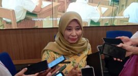 Kepala Dinas Sosial NTB, Nunung Triningsih mengatakan sekolah rakyat ini sejalan dengan program prioritas Gubernur NTB, Lalu Muhammad Iqbal, untuk menekan angka kemiskinan di NTB. (Ahmad Chumaidi/Koran Mandalika)