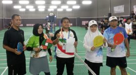 Pasangan ganda campuran asal Provinsi Jawa Tengah, Tulus-Romlah sukses menyabet medali emas pada Festival Olahraga Masyarakat Rekreasi Nasional (Fornas) VIII 2025 NTB untuk Induk Organisasi Olahraga (Inorga) Persatuan Tonis Seluruh Indonesia (PERTONSI) dengan kategori ganda campuran U-50. (Ist)