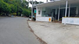 Inilah bangunan Minimarket di Selong Belanak yang diduga bermasalah (Ahmad Sakurniawan/Koran Mandalika)