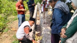 Anggota DPR RI Fraksi PKS Abdul hadi saat meninjau proyek percepatan peningkatan tata guna air irigasi (P3TGAI) di Lingsar (Dok. Pribadi Abdul hadi)