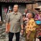 Gubernur NTB Lalu Muhamad Iqbal saat melihat langsung kondisi warga miskin di Desa Ungga, Kecamatan Praya Barat Daya