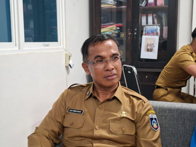 Sekda Lombok Tengah Lalu Firman Wijaya membenarkan pemecatan Lalu Munawir Haris alias Wink Haris sebagai ASN (Ahmad Sakurniawan/Koran Mandalika)