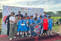 Foto bersama penyerahan hadiah kepada para pemenang festival Anniversary Panji FA di Lapangan Bundar Praya (dokumen pribadi Agus Salim)
