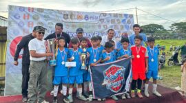 Foto bersama penyerahan hadiah kepada para pemenang festival Anniversary Panji FA di Lapangan Bundar Praya (dokumen pribadi Agus Salim)