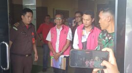 Dua mantan Kepala Bapenda Kabupaten Lombok Tengah beserta satu bendahara ditahan jaksa atas kasus dugaan korupsi pajak penerangan jalan (Ahmad Sakurniawan/Koran Mandalika)